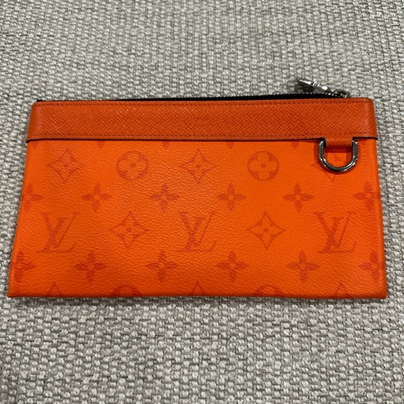 Louis Vuitton Discovery Pochette - Picture 2 of 9